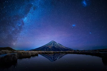 Keuken foto achterwand Fuji Night sky over Mt. Taranaki reflecting in Pouakai Pool, New Zealand
