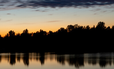 Obraz premium sunset over the lake