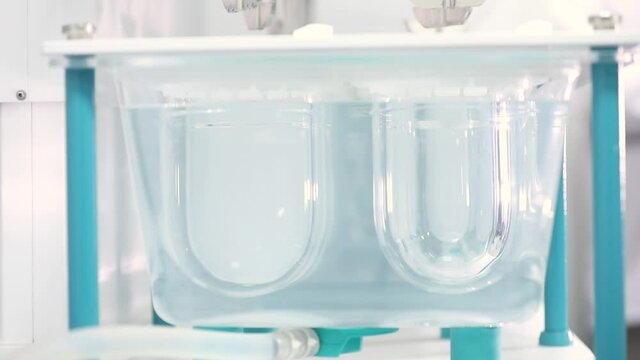 Demonstration of Tablet dissolution testing Apparatus. Dissolution Test Apparatus.