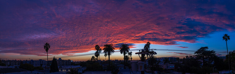 Fototapeta premium Sunset in a southern California neighborhood
