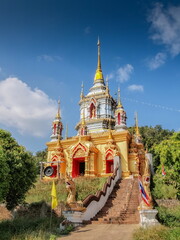 Fototapeta na wymiar view of white pagoda lanna style art with blue sky background, Wat Nam Tok Mae Klang, Chiang Mai, northern of Thailand.