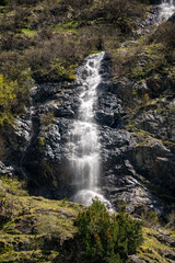 vielstufiger Wasserfall im wilden Val Roseg