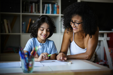 Obraz premium metis mother tutoring her son at home