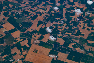 Campos de cultivo en los alrededores de  Lucchesina, Región Emilia-Romaña. Fotografía aérea, vista cenital de los campos de cultivo en Italia.