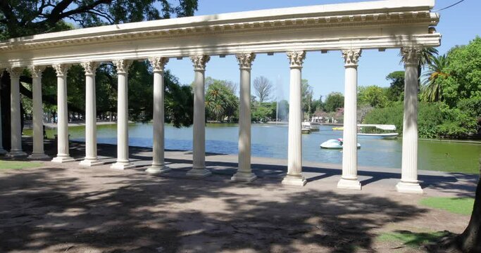 Argentina Rosario, Roman colonnade and Independence park
