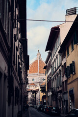 narrow street in the old town florence view on the santa maria del fiore