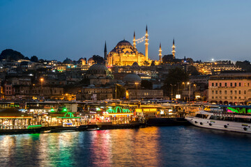 Fototapeta premium Night in Istanbul, Turkey with Suleymaniye Mosque (Ottoman imperial mosque). View from Galata Bridge in Istanbul.
