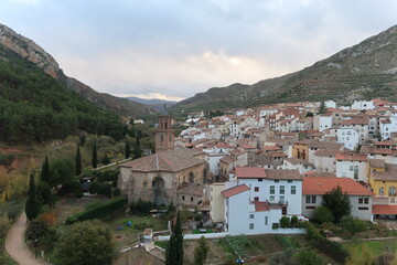 Fototapeta na wymiar Viewpoint over the rural village of Arnedillo in Spain