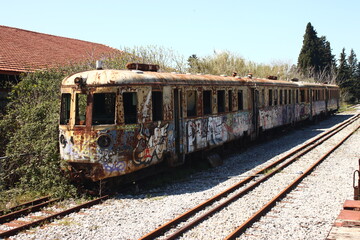 Obraz premium Old rusty abandoned locomotive train