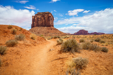 hiking the wildcat trail in the monument valley, usa