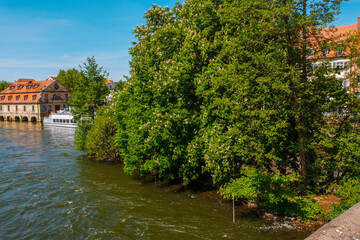 Fototapeta na wymiar Die Pegnitz fließt durch die Altstadt von Bamberg