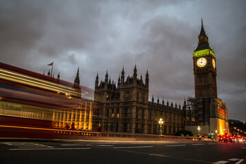 Fototapeta na wymiar Traffic at Westminster, Big ben at night