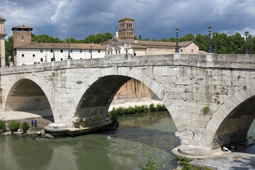 Fototapeta na wymiar Along the Tiber under the bridges of Rome