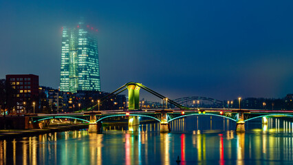 Fototapeta premium Frankfurt im Nebel