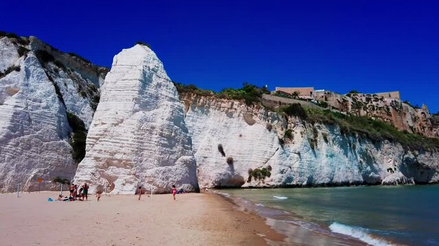 Vieste e il monolite di Pizzomunno
