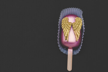 Cake pop with chocolate decorative golden wings