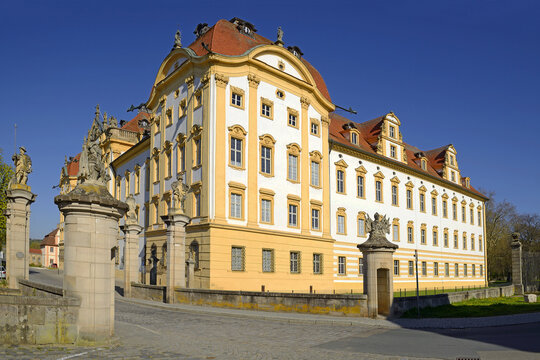 Ellingen Residence, from 1216 onwards Ellingen was the seat of the commander of the Teutonic Order in Franconia. Ellingen is a town in Bavaria, Germany.