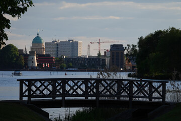 Fokus auf Holzbrücke Richtung Potsdam