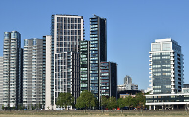 Fototapeta na wymiar View of apartments and modern buildings 