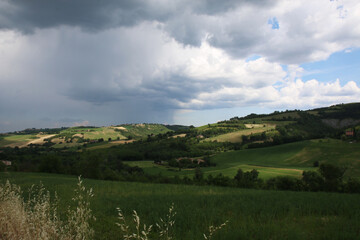 Temporale estivo sulle colline modenesi, panorama