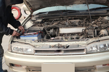 Fototapeta premium auto mechanic changing car engine