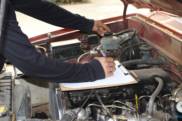 Fototapeta na wymiar auto mechanic changing car engine