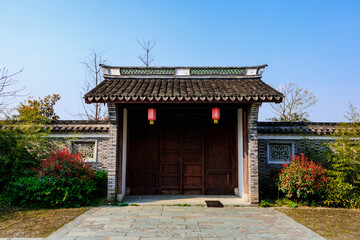 Fototapeta na wymiar The back door of ancient buildings in South China.