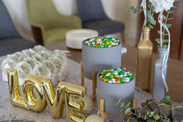 Dessert table decorated for a wedding.  Champetre style decoration for a wedding 