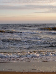 Abendstimmung an der Ostseeküste, Wind und Wellen an dem Sommerabend