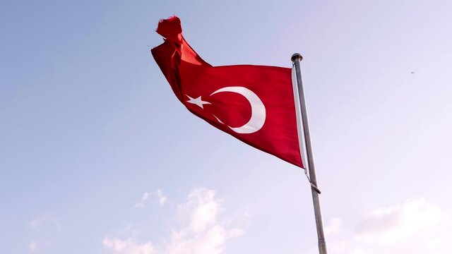 Bandera de Turqu&iacute;a ondeando al viento