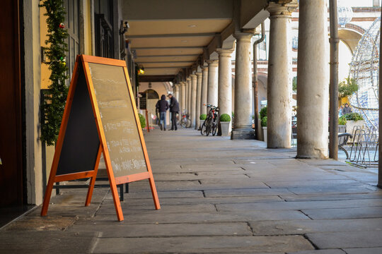 Fototapeta Building and architecture on the streets of Italy