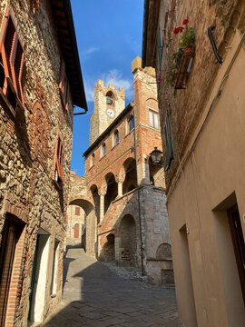uno scorcio del centro storico di Suvereto, Livorno