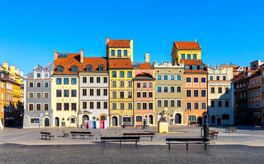 Panoramic view of historic Old Town quarter market square, Rynek Starego Miasta, with tenement houses of Dekert’s Side and Warsaw Mermaid statue in Warsaw, Poland