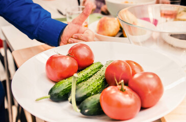 The cook shows the 