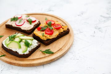 Healthy veggie rye bread toasts