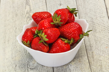 Sweet strawberry in the bowl