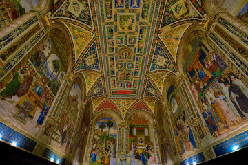 Fototapeta na wymiar Interior of Duomo di Siena - Siena Cathedral - Siena - Tuscany - Italy