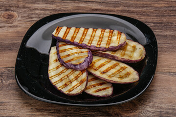 Grilled graffiti eggpant slices with oil