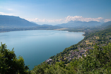 Naklejka premium Vue sur le Lac du Bourget depuis la route du col du chat