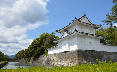 Fototapeta na wymiar Turret of a palace in Kyoto in sunny day