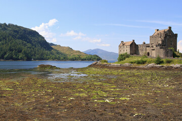 Fototapeta na wymiar eilean donan castle scotland