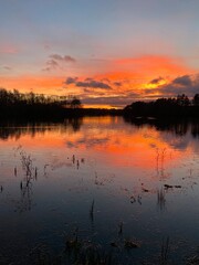 Fototapeta na wymiar sunset over the lake 2