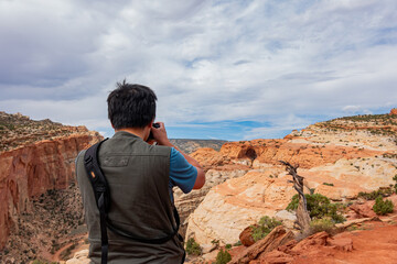 Fototapeta premium Photographer taking picture of the Beautiful Cassidy Arch of Capitol Reef National Park