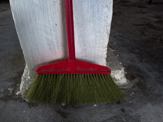 broom red fibers with a white background