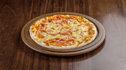 Pizza com queijo lombinho cebola