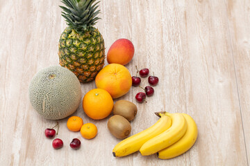 木の上にトロピカルなフルーツ　fruits summer resort
果物