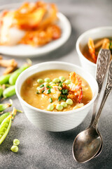 Pea  soup with bacon
