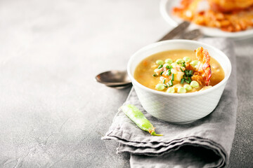 Pea  soup with bacon