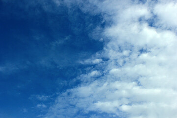 beautiful photos of the blue sky on a clear day with clean white clouds, a combination of blue and white and sparkling sunlight add a sense of enthusiasm for outdoor activities