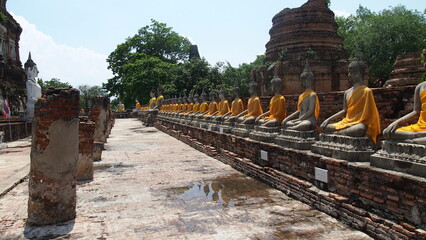 Fototapeta na wymiar Buddha statues in ancient temples